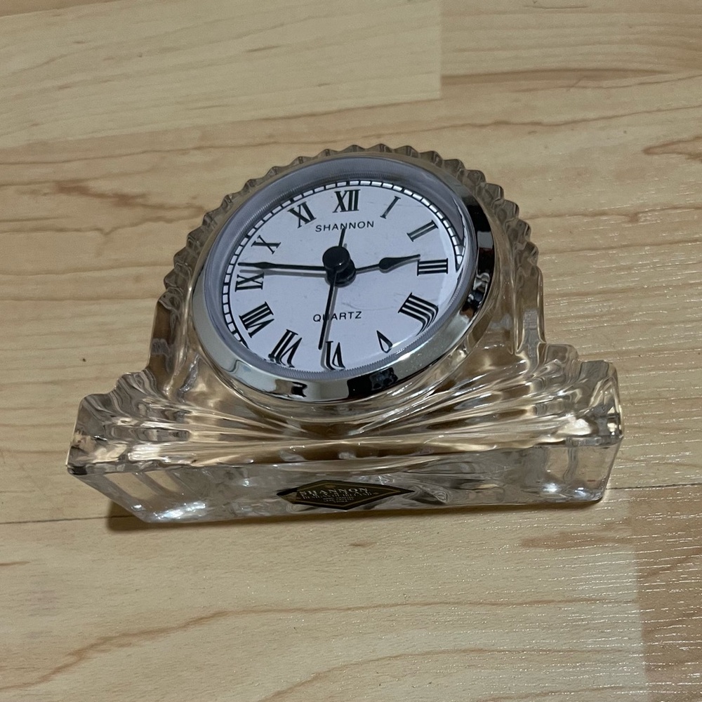 SHAN Elegant Silver and White Crystal Clock